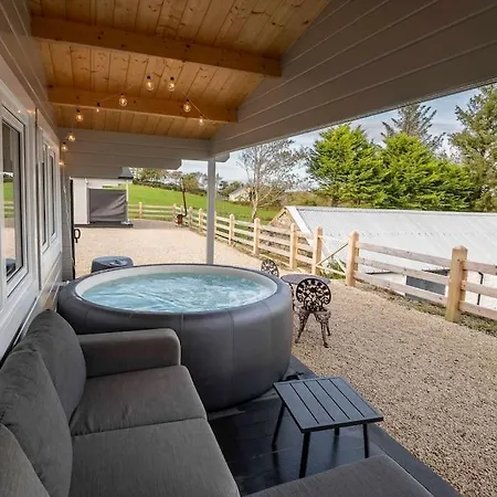 Apartment Luxury Log With Private Hot Tub & Sea Views