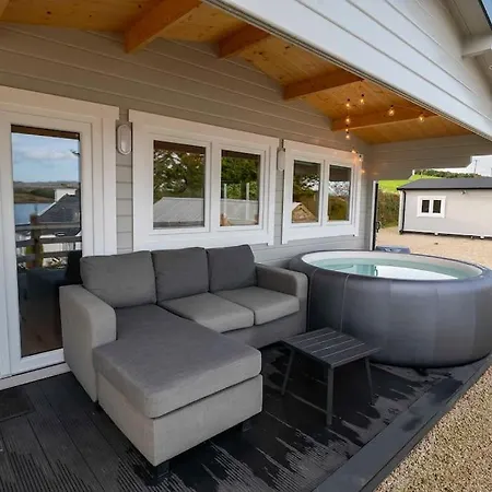 Luxury Log With Private Hot Tub & Sea Views * Letterkenny