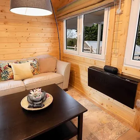 Apartment Luxury Log With Private Hot Tub & Sea Views *