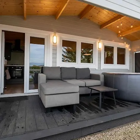아파트 Luxury Log With Private Hot Tub & Sea Views