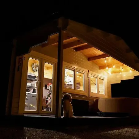 Luxury Log With Private Hot Tub & Sea Views Appartement *