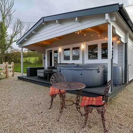 아파트 Luxury Log With Private Hot Tub & Sea Views