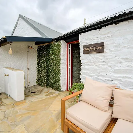 Holiday home Rae's Cabin, Log With Hot Tub & Covered Deck, Carrigart