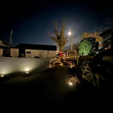 Holiday home Rae's Cabin, Log With Hot Tub & Covered Deck, *