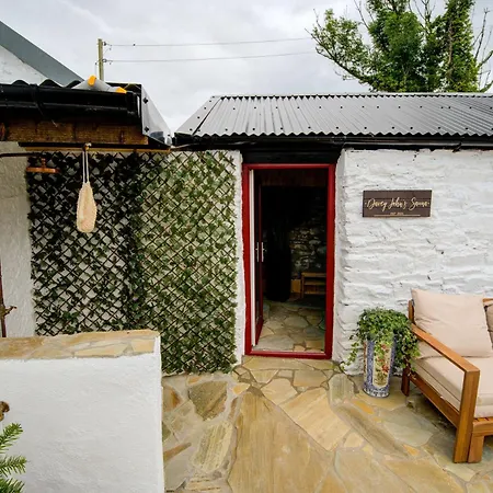 Rae's Cabin, Log With Hot Tub & Covered Deck, Prázdninový dům