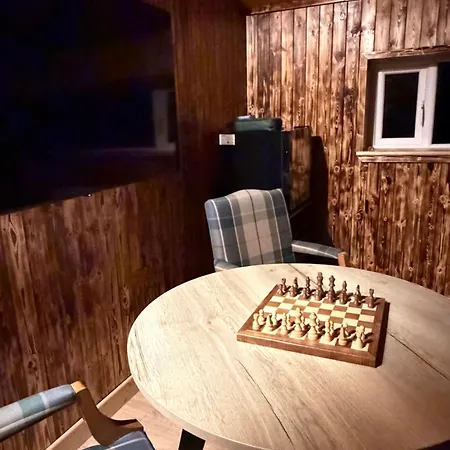 Rae's Cabin, Log With Hot Tub & Covered Deck, Holiday home Carrigart