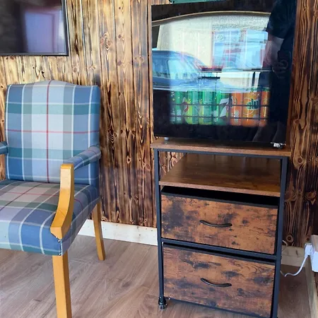 Rae's Cabin, Log With Hot Tub & Covered Deck, * Carrigart