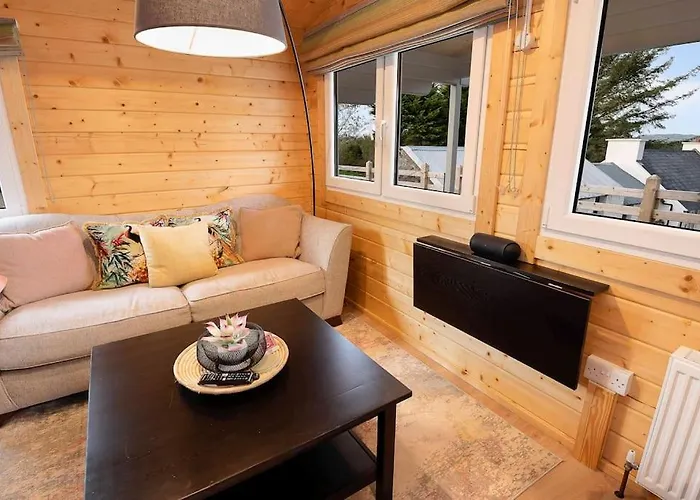 Апартаменты Luxury Log With Private Hot Tub & Sea Views *