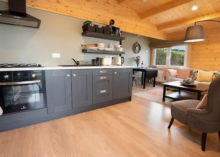 Luxury Log With Private Hot Tub & Sea Views * Леттеркенни