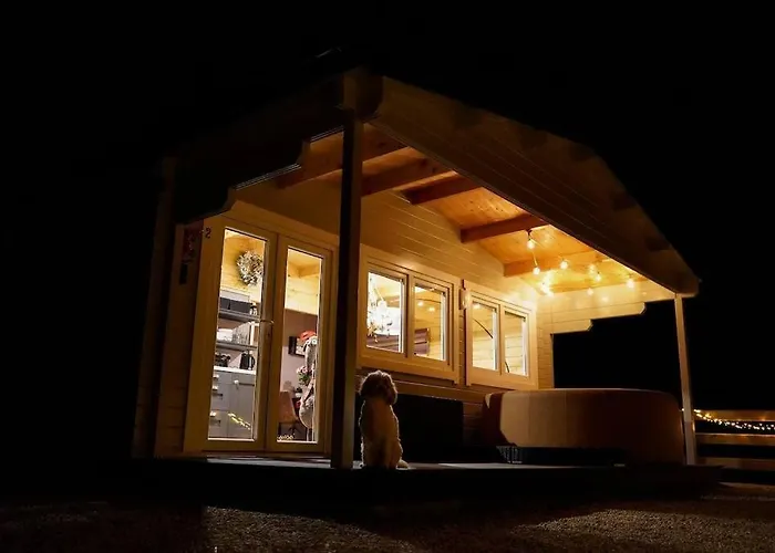 Luxury Log With Private Hot Tub & Sea Views Appartement *